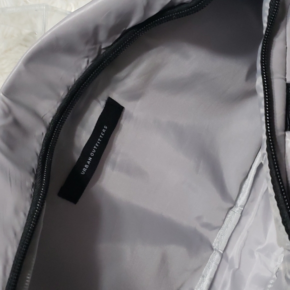 Urban Outfitters Nylon Strappy Travel Fannie Pack Bag - Picture 8 of 8